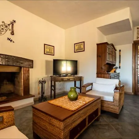 Holiday home Ginepro, Spaziosa, A 200 Metri Dal Mare Marongiu